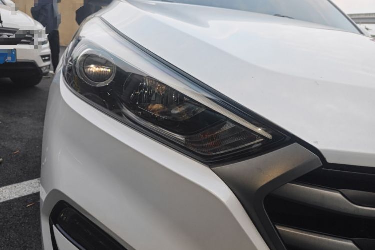 Used Hyundai Tucson 2015 1.6T Dual-Clutch Two-Wheel-Drive Smart Model Right Front Headlight