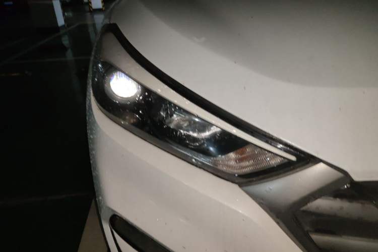 Used Hyundai Tucson 2015 1.6T Dual-Clutch Two-Wheel-Drive Smart Model Right Front Headlight