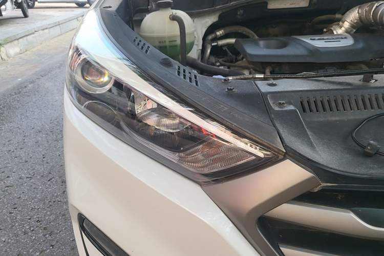Used Hyundai Tucson 2015 1.6T Dual-Clutch Two-Wheel-Drive Smart Model Right Front Headlight