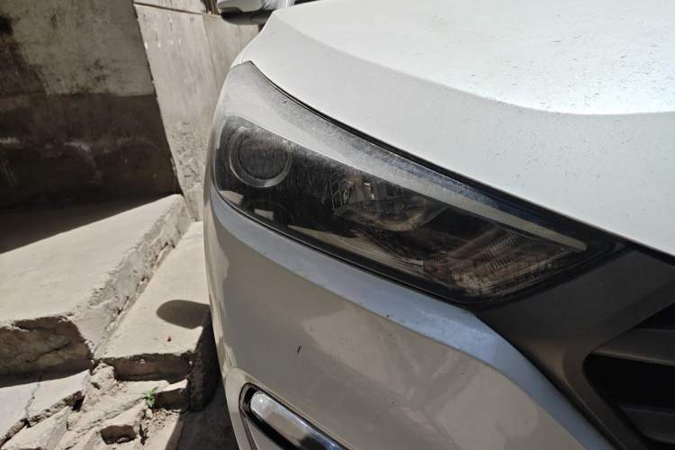 Used Hyundai Tucson 2015 1.6T Dual-Clutch Two-Wheel-Drive Smart Model Right Front Headlight