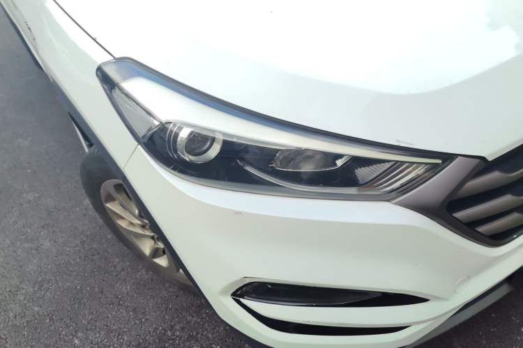 Used Hyundai Tucson 2015 1.6T Dual-Clutch Two-Wheel-Drive Smart Model Right Front Headlight