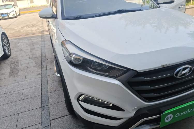Used Hyundai Tucson 2015 1.6T Dual-Clutch Two-Wheel-Drive Smart Model Right Front Headlight