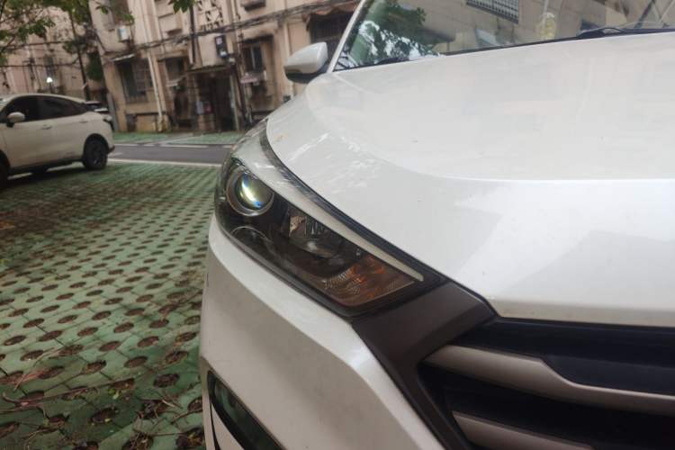 Used Hyundai Tucson 2015 1.6T Dual-Clutch Two-Wheel-Drive Smart Model Right Front Headlight