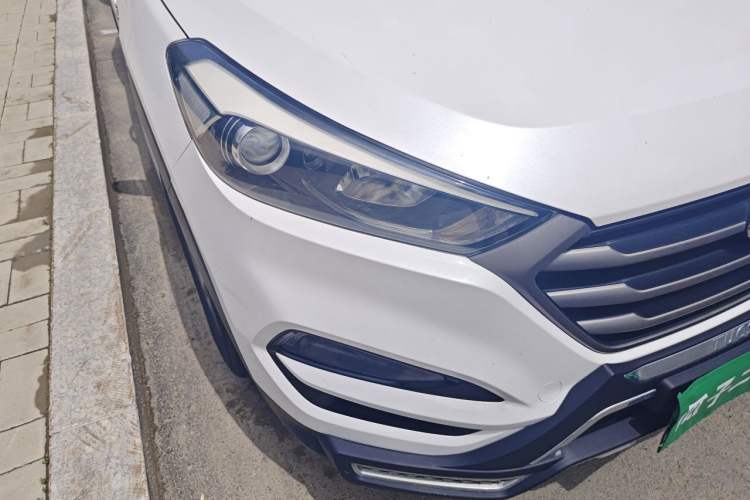 Used Hyundai Tucson 2015 1.6T Dual-Clutch Two-Wheel-Drive Smart Model Right Front Headlight