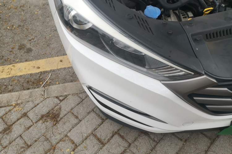 Used Hyundai Tucson 2015 1.6T Dual-Clutch Two-Wheel-Drive Smart Model Right Front Headlight