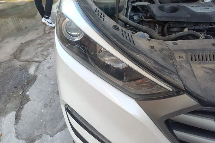 Used Hyundai Tucson 2015 1.6T Dual-Clutch Two-Wheel-Drive Smart Model Right Front Headlight