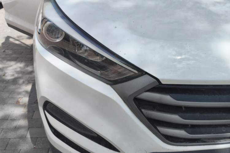 Used Hyundai Tucson 2015 1.6T Dual-Clutch Two-Wheel-Drive Smart Model Right Front Headlight