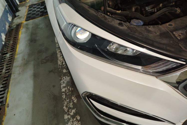 Used Hyundai Tucson 2015 1.6T Dual-Clutch Two-Wheel-Drive Smart Model Right Front Headlight