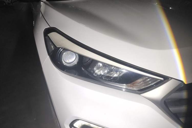 Used Hyundai Tucson 2015 1.6T Dual-Clutch Two-Wheel-Drive Smart Model Right Front Headlight