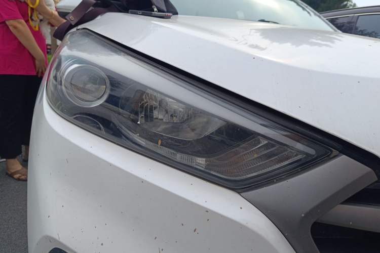 Used Hyundai Tucson 2015 2.0L Automatic Two-Wheel Drive Smart Version Right Front Headlight