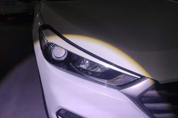 Used Hyundai Tucson 2015 1.6T Dual-Clutch Two-Wheel-Drive Smart Model Right Front Headlight