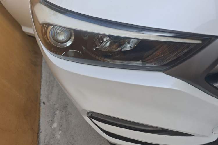 Used Hyundai Tucson 2015 1.6T Dual-Clutch Two-Wheel-Drive Smart Model Right Front Headlight