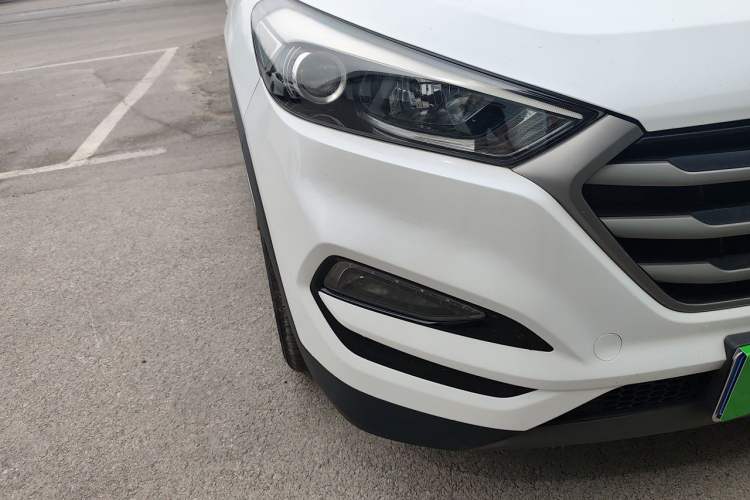 Used Hyundai Tucson 2015 1.6T Dual-Clutch Two-Wheel-Drive Smart Model Right Front Headlight