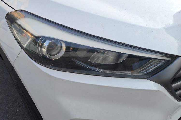Used Hyundai Tucson 2015 1.6T Dual-Clutch Two-Wheel-Drive Smart Model Right Front Headlight