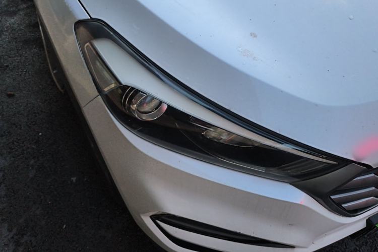 Used Hyundai Tucson 2015 1.6T Dual-Clutch Two-Wheel-Drive Smart Model Right Front Headlight