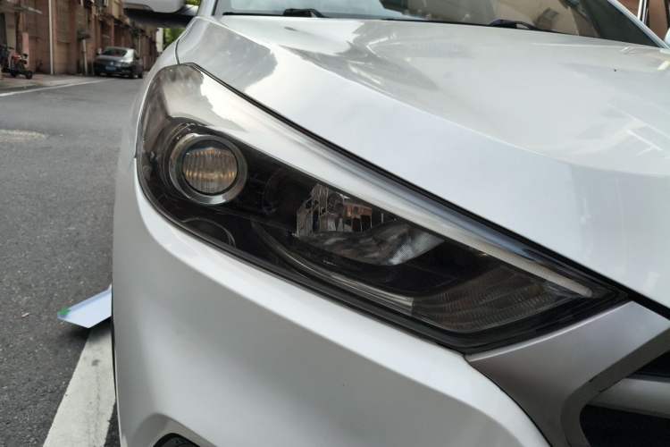 Used Hyundai Tucson 2015 1.6T Dual-Clutch Two-Wheel-Drive Smart Model Right Front Headlight