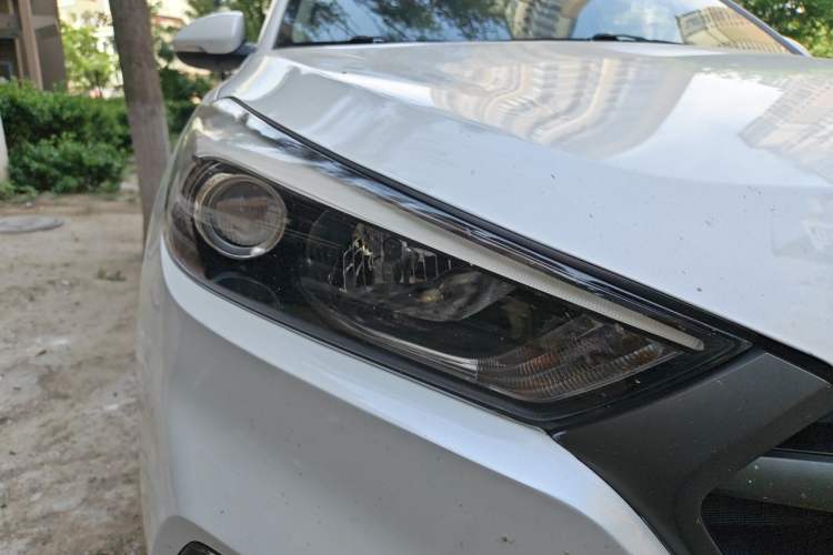Used Hyundai Tucson 2015 1.6T Dual-Clutch Two-Wheel-Drive Smart Model Right Front Headlight