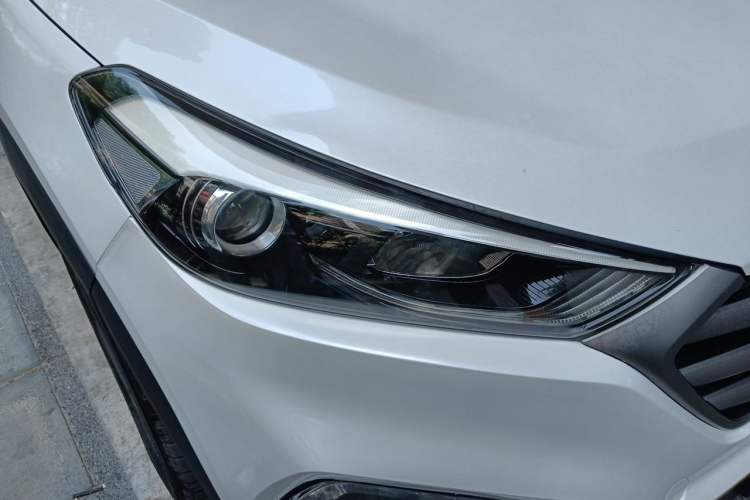 Used Hyundai Tucson 2015 1.6T Dual-Clutch Two-Wheel-Drive Smart Model Right Front Headlight