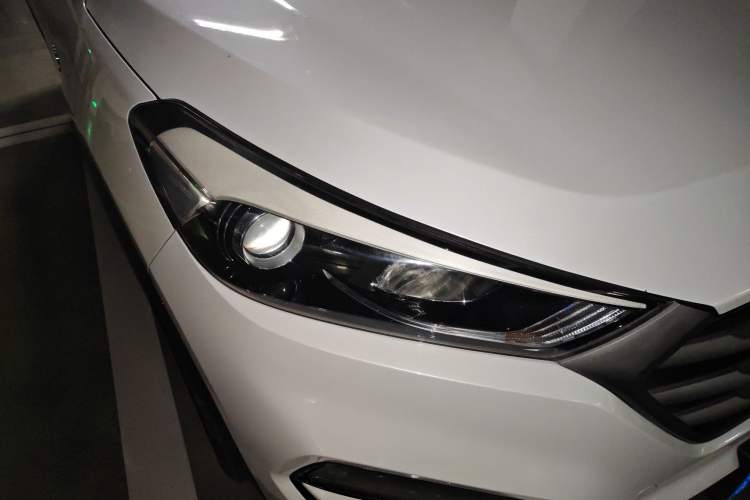 Used Hyundai Tucson 2015 1.6T Dual-Clutch Two-Wheel-Drive Leading Model Right Front Headlight