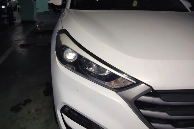 Used Hyundai Tucson 2015 1.6T Dual-Clutch Two-Wheel-Drive Smart Model Right Front Headlight