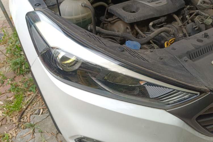 Used Hyundai Tucson 2015 1.6T Dual-Clutch Two-Wheel-Drive Smart Model Right Front Headlight