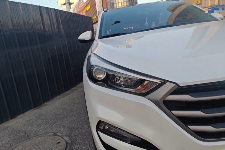 Used Hyundai Tucson 2015 1.6T Dual-Clutch Two-Wheel-Drive Smart Model Right Front Headlight
