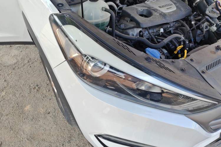 Used Hyundai Tucson 2015 1.6T Dual-Clutch Two-Wheel-Drive Smart Model Right Front Headlight