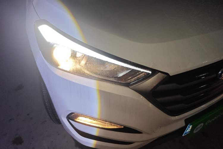 Used Hyundai Tucson 2015 1.6T Dual-Clutch Two-Wheel-Drive Smart Model Right Front Headlight