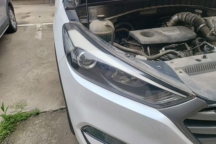 Used Hyundai Tucson 2015 1.6T Dual-Clutch Two-Wheel-Drive Smart Model Right Front Headlight