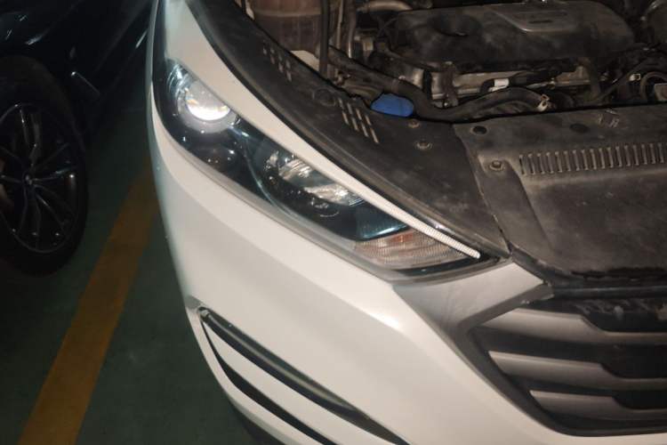 Used Hyundai Tucson 2015 1.6T Dual-Clutch Two-Wheel-Drive Smart Model Right Front Headlight