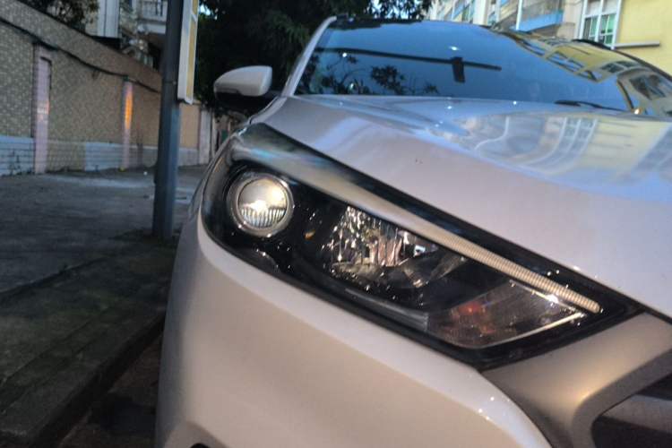 Used Hyundai Tucson 2015 1.6T Dual-Clutch Two-Wheel-Drive Leading Model Right Front Headlight