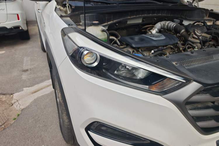 Used Hyundai Tucson 2015 1.6T Dual-Clutch Two-Wheel-Drive Smart Model Right Front Headlight
