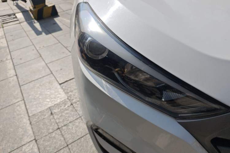 Used Hyundai Tucson 2015 2.0L Automatic Two-Wheel Drive Smart Version Right Front Headlight