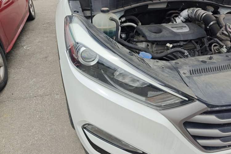 Used Hyundai Tucson 2015 1.6T Dual-Clutch Two-Wheel-Drive Smart Model Right Front Headlight