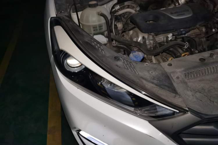 Used Hyundai Tucson 2015 1.6T Dual-Clutch Two-Wheel-Drive Smart Model Right Front Headlight