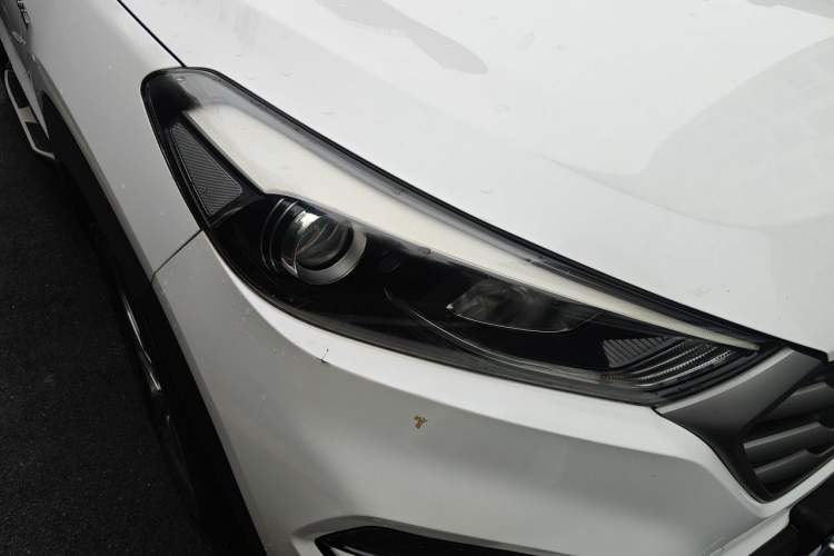 Used Hyundai Tucson 2015 1.6T Dual-Clutch Two-Wheel-Drive Smart Model Right Front Headlight