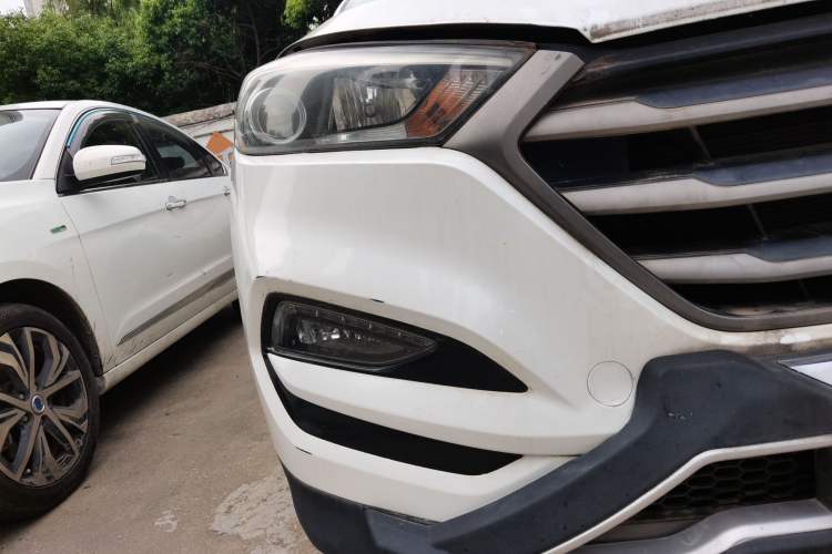 Used Hyundai Tucson 2015 1.6T Dual-Clutch Two-Wheel-Drive Smart Model Right Front Headlight