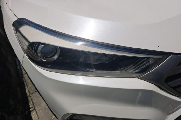 Used Hyundai Tucson 2015 1.6T Dual-Clutch Two-Wheel-Drive Smart Model Right Front Headlight
