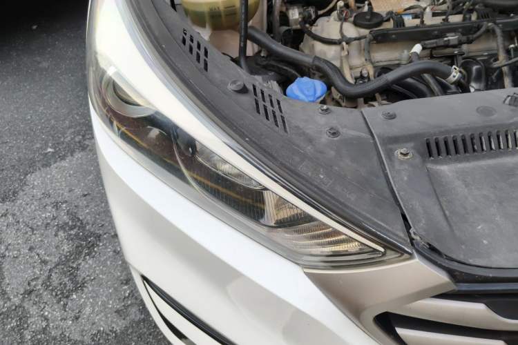 Used Hyundai Tucson 2015 1.6T Dual-Clutch Two-Wheel-Drive Smart Model Right Front Headlight