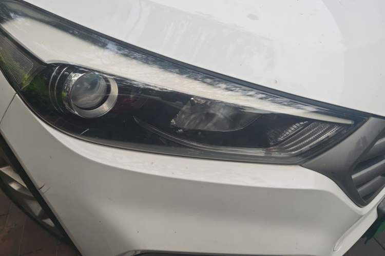 Used Hyundai Tucson 2015 1.6T Dual-Clutch Two-Wheel-Drive Smart Model Right Front Headlight