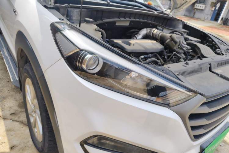 Used Hyundai Tucson 2015 1.6T Dual-Clutch Two-Wheel-Drive Smart Model Right Front Headlight