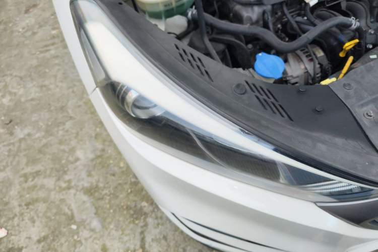 Used Hyundai Tucson 2015 1.6T Dual-Clutch Two-Wheel-Drive Smart Model Right Front Headlight