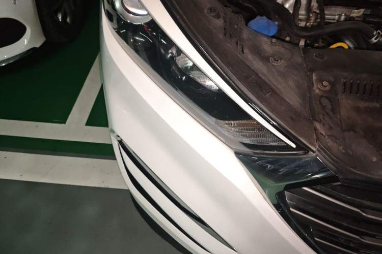 Used Hyundai Tucson 2015 1.6T Dual-Clutch All-Wheel-Drive Premium Model Right Front Headlight