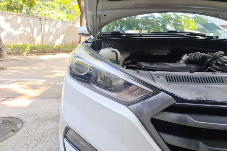 Used Hyundai Tucson 2015 1.6T Dual-Clutch Two-Wheel-Drive Smart Model Right Front Headlight