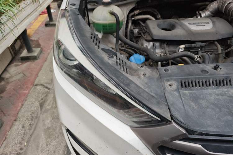 Used Hyundai Tucson 2015 1.6T Dual-Clutch Two-Wheel-Drive Leading Model Right Front Headlight