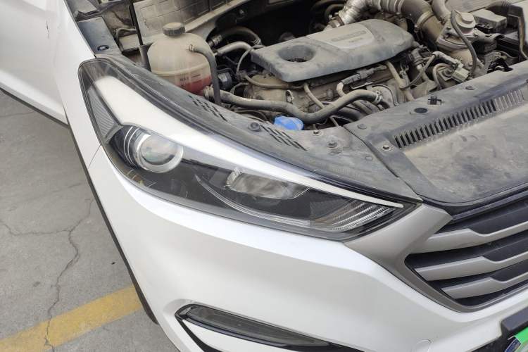 Used Hyundai Tucson 2015 1.6T Dual-Clutch Two-Wheel-Drive Smart Model Right Front Headlight
