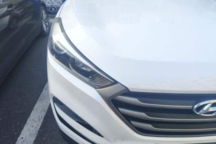 Used Hyundai Tucson 2015 1.6T Dual-Clutch Two-Wheel-Drive Smart Model Right Front Headlight