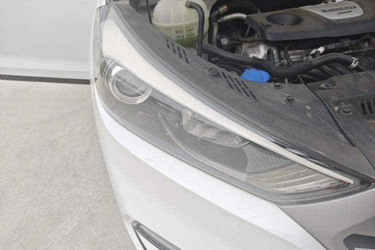 Used Hyundai Tucson 2015 1.6T Dual-Clutch Two-Wheel-Drive Leading Model Right Front Headlight