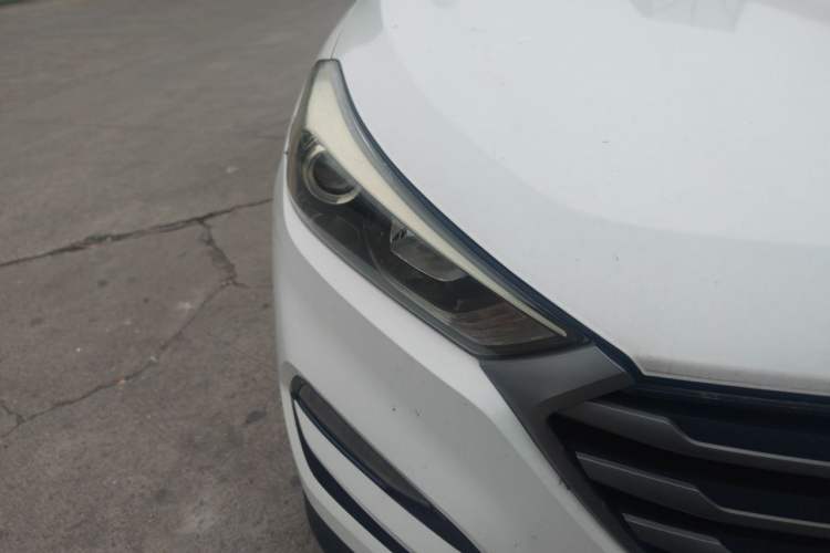 Used Hyundai Tucson 2015 1.6T Dual-Clutch Two-Wheel-Drive Smart Model Right Front Headlight