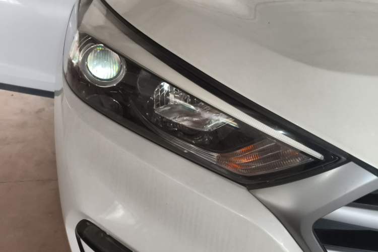 Used Hyundai Tucson 2015 1.6T Dual-Clutch Two-Wheel-Drive Smart Model Right Front Headlight